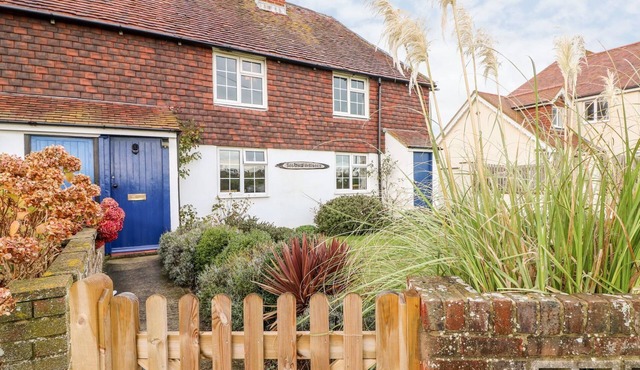 2 SEAVIEW COTTAGES, family friendly, with open fire in Normans Bay