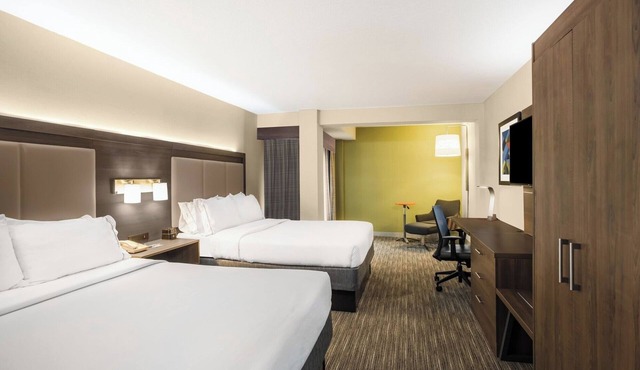 2 Serene Rooms for Family Stays | Free Onsite Parking & Breakfast