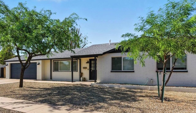 2 Side by Side Homes - 6BR 15ppl