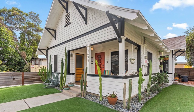 2 Side-by-Side San Diego Homes w/Shared Backyard, Firepit & BBQ