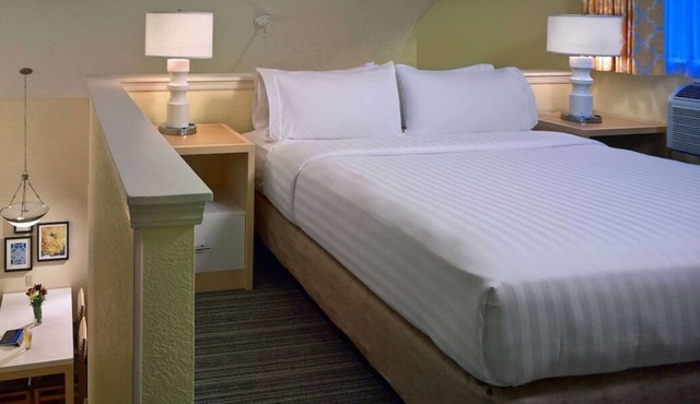 2 Sleek Units! w/ Kitchen, Parking, Pets Allowed Near Fire Museum of Memphis!