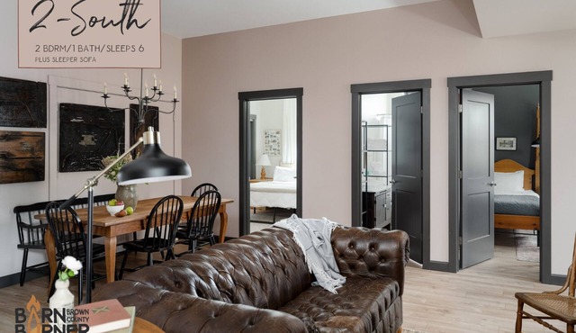 2-South: Cozy 2BR in Downtown Nashville, IN w/Rooftop Patio