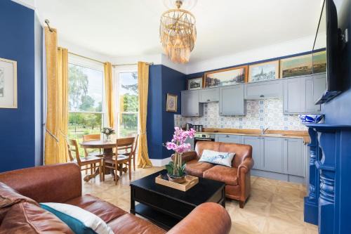 2 Spa Villas Nr Docks inc parking