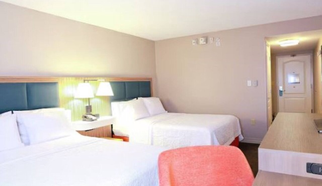 2 Spacious 2 Queen Bed Rooms Each w/Breakfast