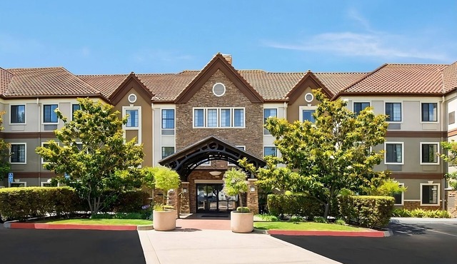 2 Spacious 2BR Suites w/Free Breakfast Buffet, Near Rancho Bernardo Sights