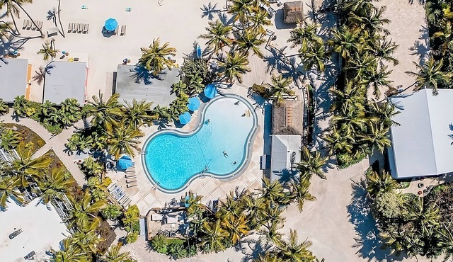 2 Spacious Garden Suite w/Kitchenette | Outdoor Pool + Beach Access