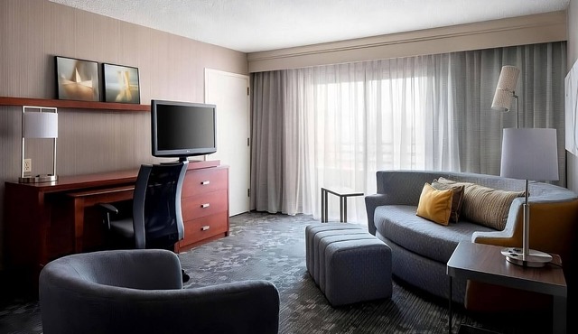 2 Spacious Good-Value Accommodations! Pet-Friendly, Free Public Parking