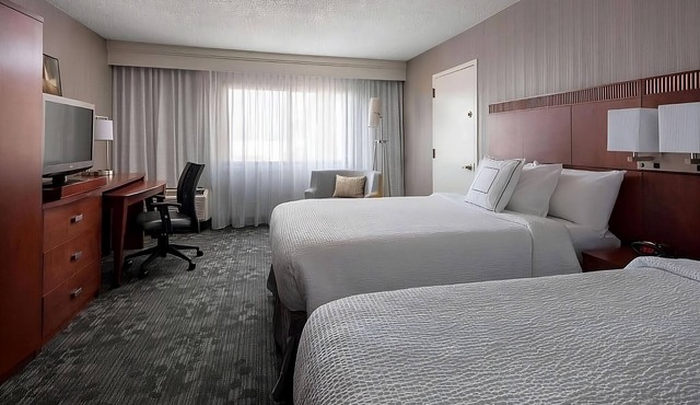 2 Spacious Good-Value Accommodations! Pet-Friendly, Free Public Parking