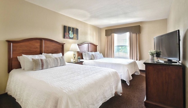 2 Spacious Island Suites | Indoor Pool & Gym | Trails & Outdoor Adventures!