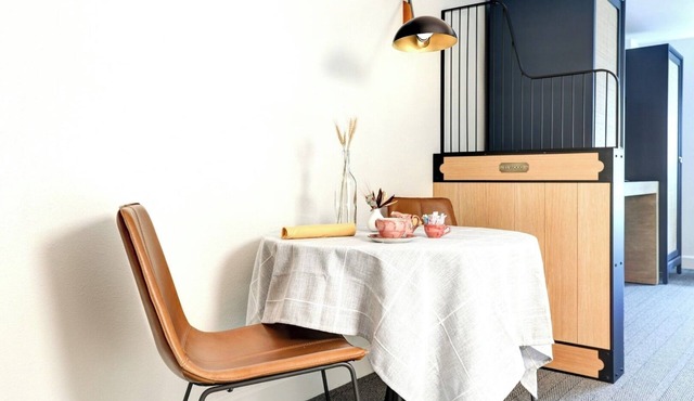 2 Spacious Suite Ideal For Lexington Retreat | Pets Are Allowed