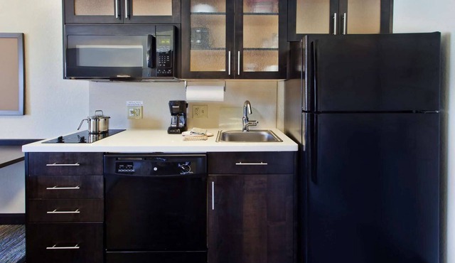 2 Spacious Suites with Fitness Center Access Near OKC Airport