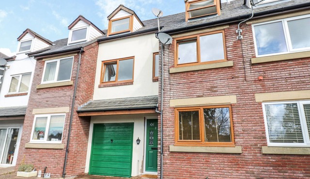 2 STABLE MEWS in Haltwhistle