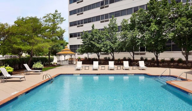 2 Standard Rooms w/2 Beds, Delta Hotels, Outdoor Pool, Near Metropark Station