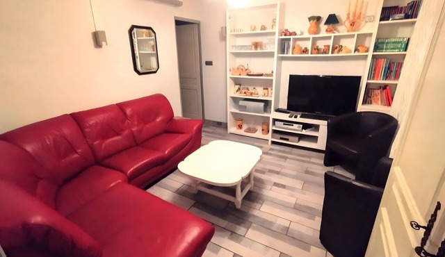 2-Star Gîte for Up to 6 Guests Near the Vézère