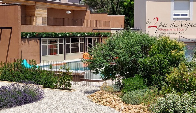 2 steps from the vineyards, number 7 ***, Châteauneuf du Pape