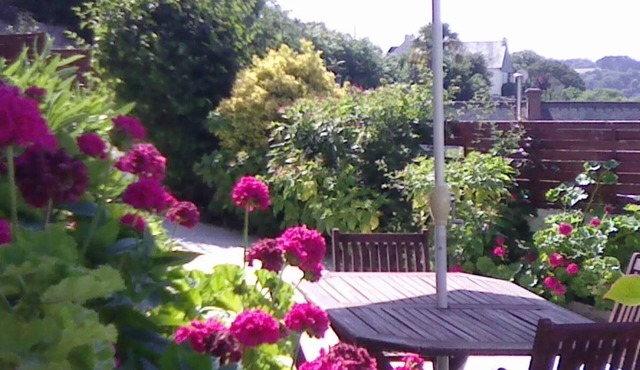 2 steps from beaches 2 bedrooms, double living, full south terrace