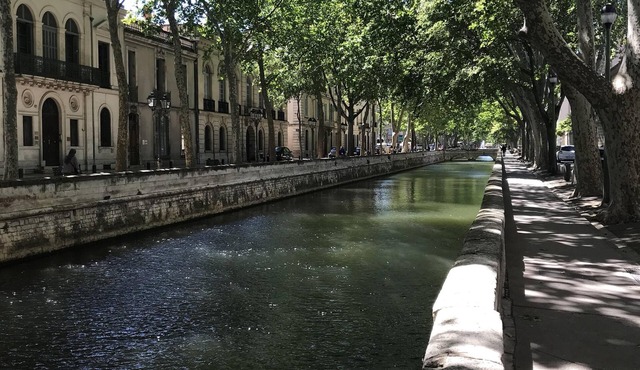 2 steps from the Jardins de la Fontaine for 4 or 6 people