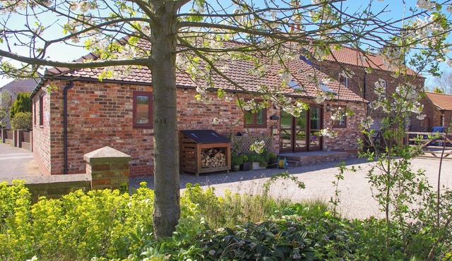 2 steps to entrance.