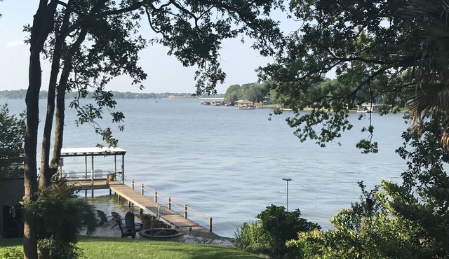 2 Steps SE of Dallas Waterfront 4 Bedroom 2 Bath Sleeps 12 2400 sq ft