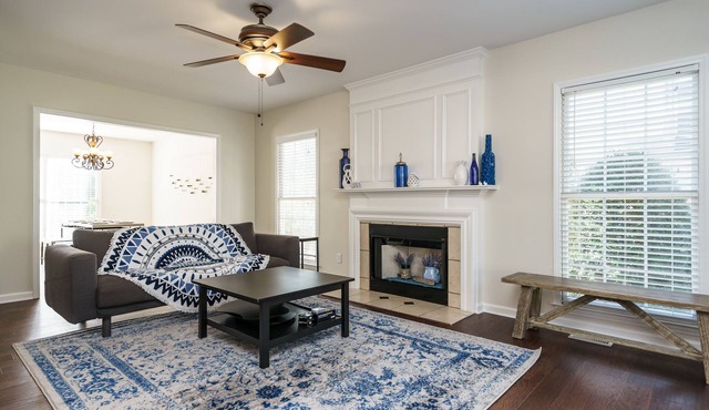 2 Story 2000 sqf Private Home! - Raleigh Durham Cary RDU