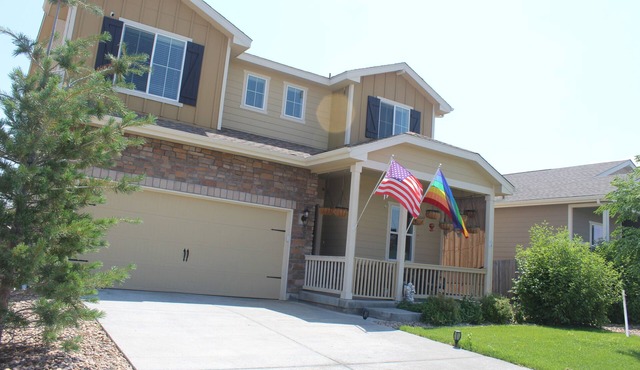 2-story, 4 bedroom, 2.5 bath furnished home in Thornton Colorado