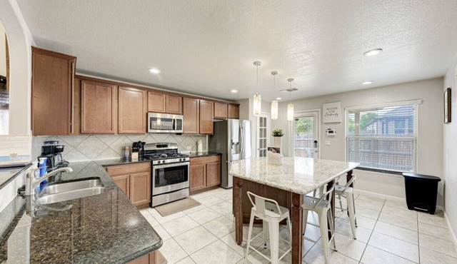 2 Story 4 Bedroom Modern Home near Kalahari Resort