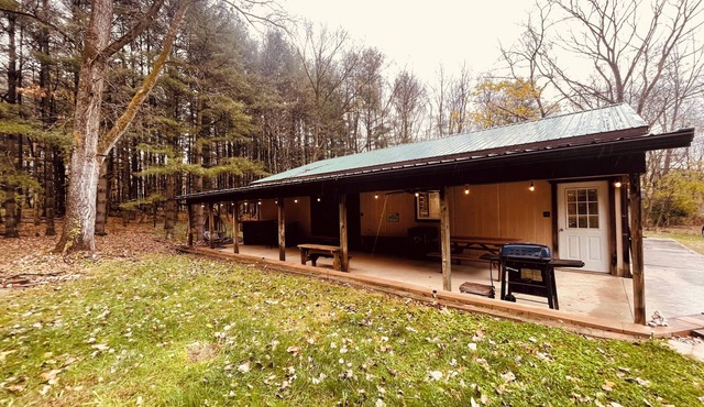 2-Story Cozy Pinehill Hideaway in Ashland/Mifflin with AC & Hot Tub!