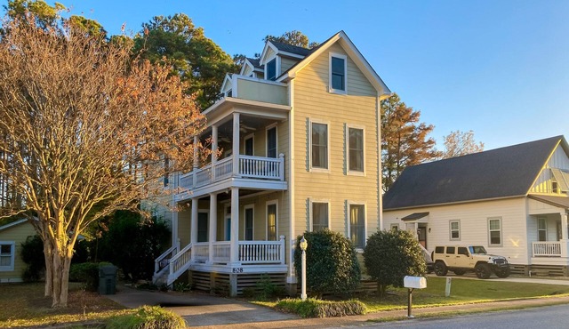 2-story dog-friendly home with streaming, fireplace, front porch, balcony, W/D