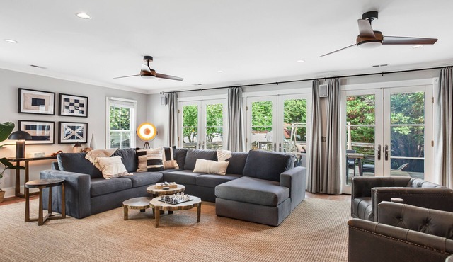 2-story downtown home with enclosed yard, deck, firepit, gas grill & fireplace