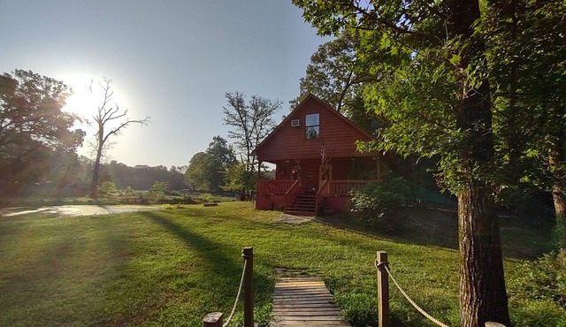 2-Story Farm Cabin - Sleeps 5 - 50 Acres