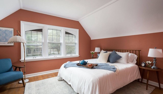 2 Story Home w/Garage + Game Room | Shorewood