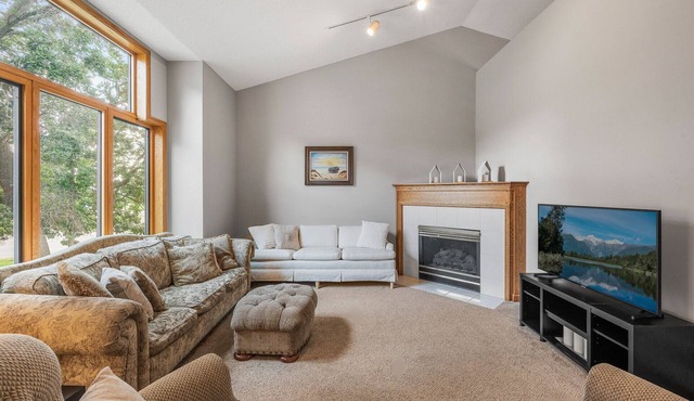 2 Story House with Gas Fireplace + Garage Parking