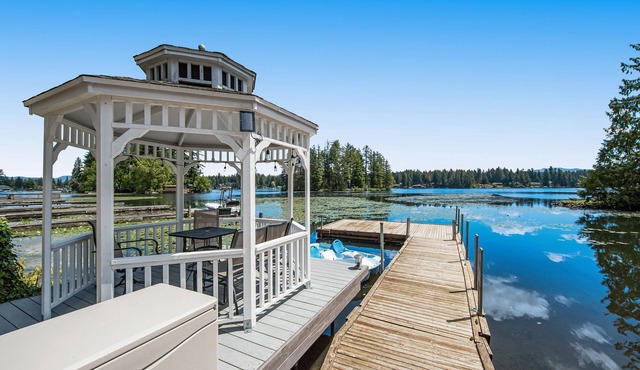 2-Story Lakefront Home w/Furnished Deck, Beach Access, Free WiFi, Foosball Table
