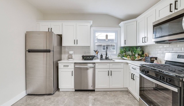 2-Story Lawnside Home: 13 Mi to Dtwn Philadelphia!