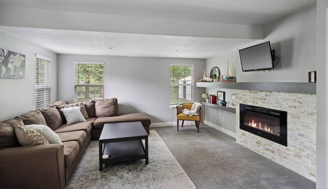 ★2 Story Near Plaza/Westport/KU Med, King Bed, Garage Parking★