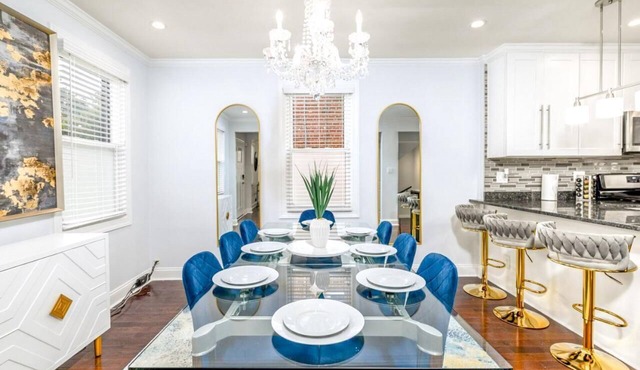 2 Story Oasis: 30+Days + Large Yard/Pet Friendly