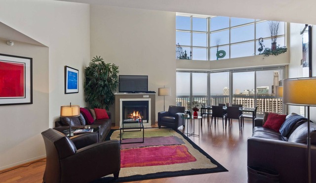 2-Story Penthouse -Views, Fireplace, Pool, Gym