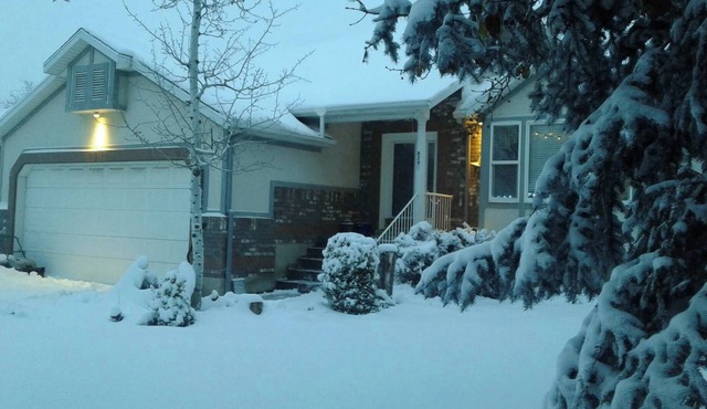 2 story, private, quiet upscale neighborhood MINUTES FROM 4 MAJOR SKI RESORTS