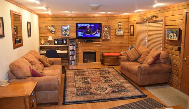 2-story rustic log cabin on 11 acres at Grand Rivers between Barkley and Ky Lake
