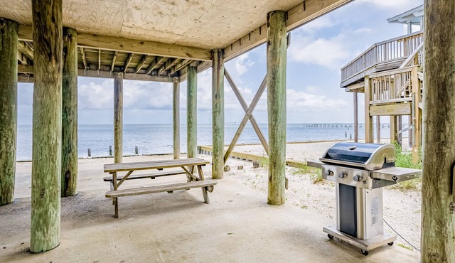 2-story sound front home - incredible bay views, deck, gas grill, outdoor shower