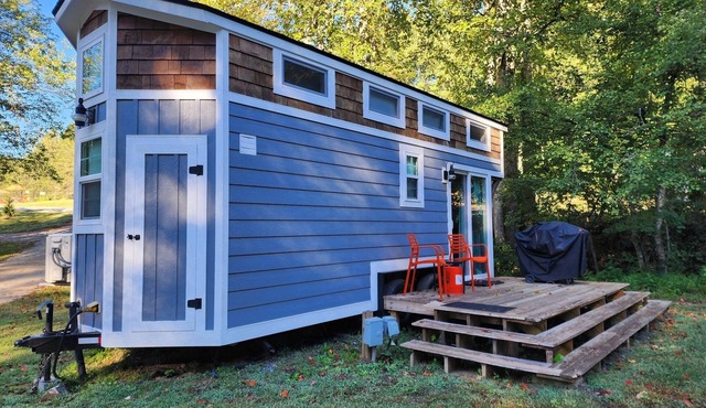 2-story tiny home on the creek, full kitchen, close to pool and playground, sleeps 4.