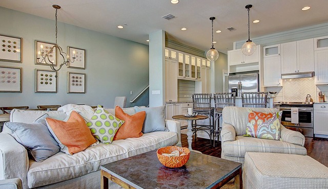 2-Story Townhome w/Designer Decor & Resort-Like Amenities@Cinnamon Shore