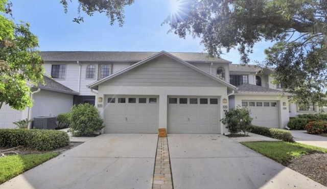 2 story townhome with garage. Pelican Ridge. Minimum of; 28+ day stays