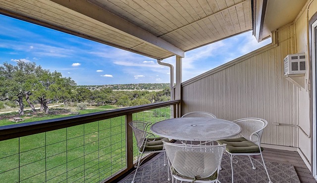 2-story townhouse with balcony, outdoor pool, tennis, grill, basketball, & AC