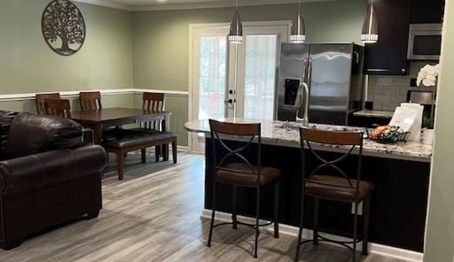 2-Story Townhouse with King Size Bed off Capital Blvd