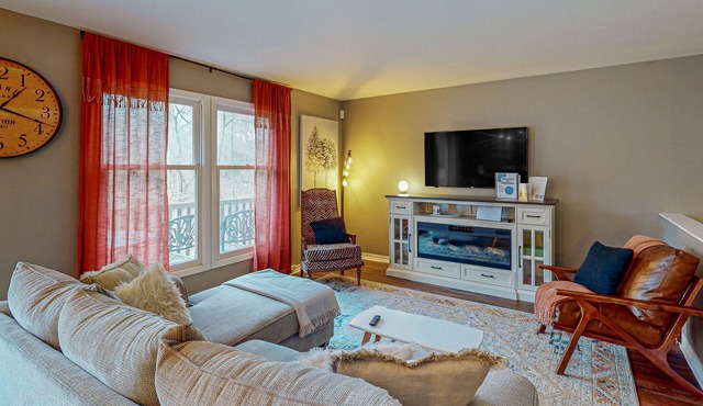 2-story updated home with grill, deck, balcony, hammock, washer/dryer