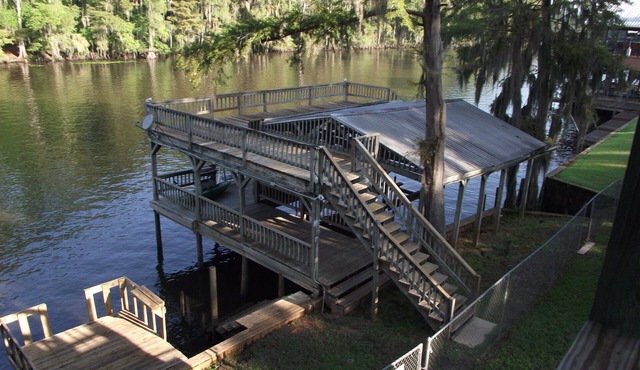 2 story Waterfront home on Big Cypress Bayou Caddo Lake