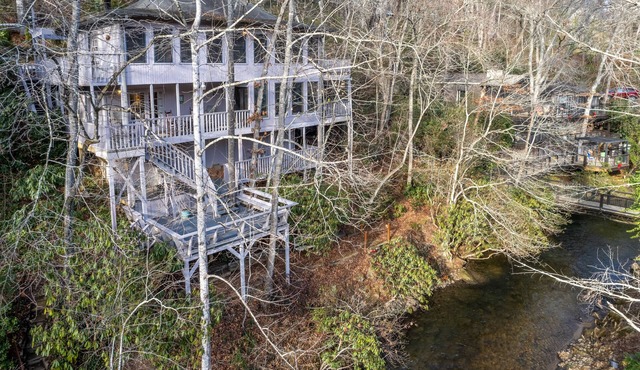 2-story waterfront home with mountain & creek views, decks, grill, fireplace, AC