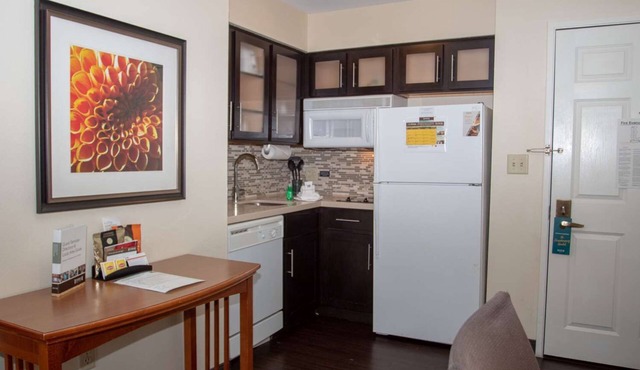 2 Studio Suites about 8-miles from San Antonio International Airport! W/Pool!