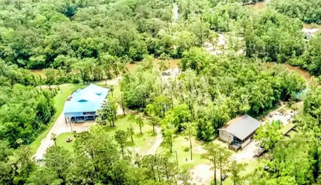 2 Stunning Riverfront Homes - Pools, Hot Tubs & So much more! – Sleep up to 45!